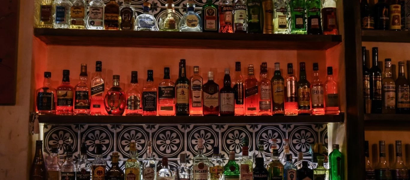 Εικόνες συνωστισμού σε κλαμπ της Αθήνας και της επαρχίας - «Έπεσε» πρόστιμο για παραδειγματισμό (φωτο)